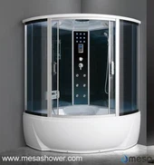 욕조가있는 큰 코너 기본 샤워 실